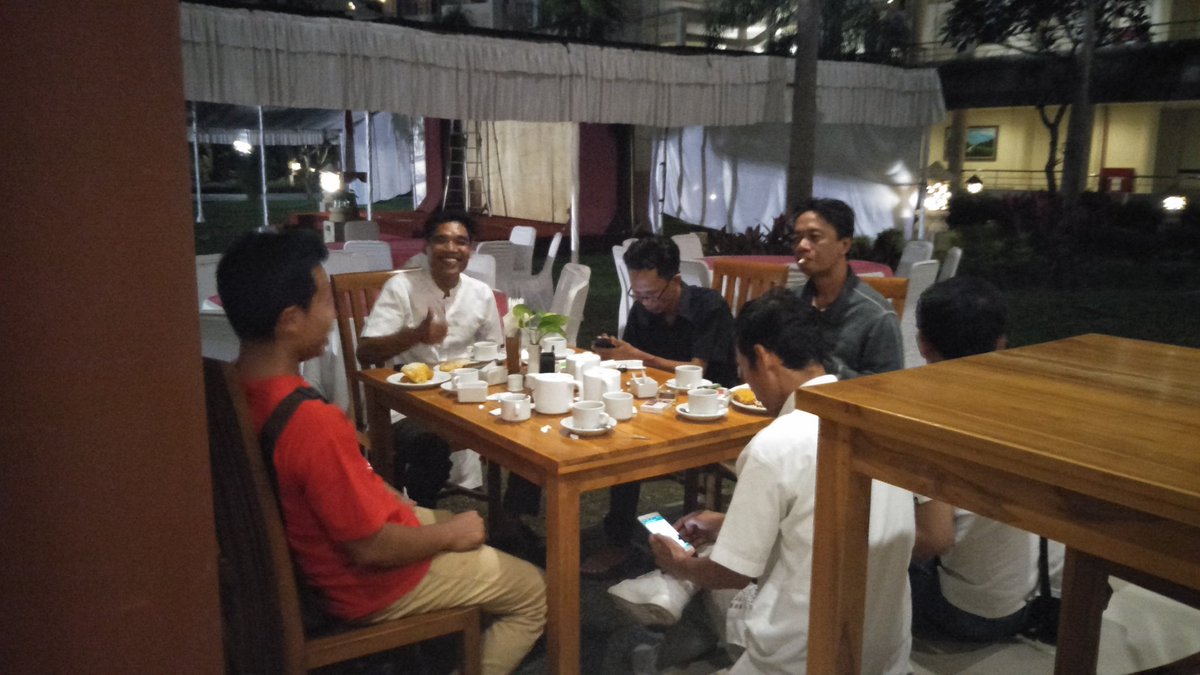 Isyaro3's tweet photo. Diskusi Peningkatan Kapasitas Program Inovasi Desa Pendamping Lokal DesaTahun 2018  @Itjen_Kemendes @EkoSandjojo @taufikmadjid71 @anwsanusi @SatgasDanaDesa @tppindonesia @pmddukcapilntb @LaluAnsyori @_Tauhid_Rifai_ @Zohry10 @RiaLalu @mashalrahayu @dh_esti @Tuansabil https://t.co/LHuoVIG5YC