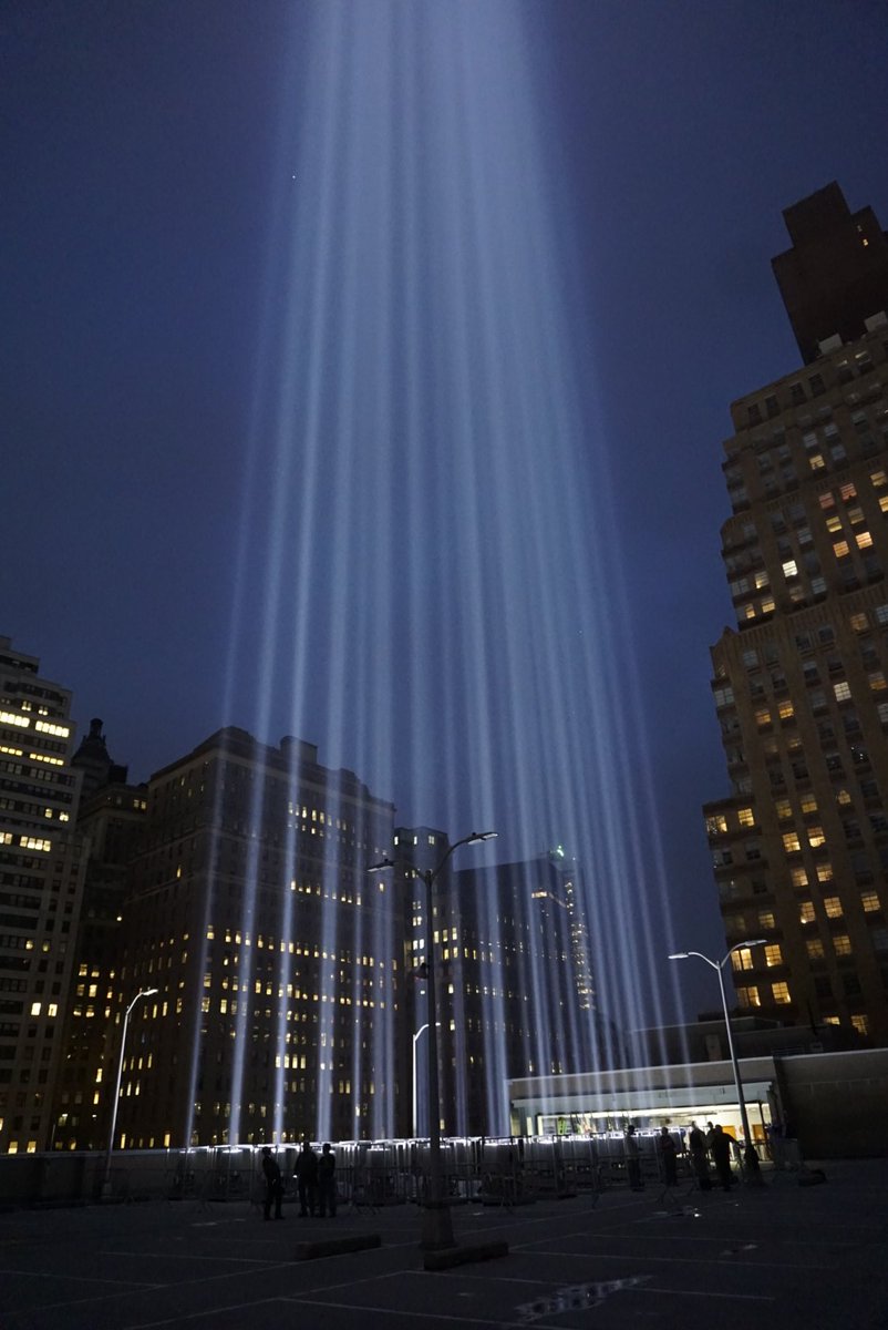 nycbirdalliance's tweet photo. Pleased to work again with @Sept11Memorial &amp; @CornellBirds to ensure #TributeInLight is safe for birds. In certain years they're attracted to the lights &amp; become disoriented. If a critical mass of birds is seen, lights will temporarily be shut off to allow the birds to disperse https://t.co/vS7Vcp9g7C
