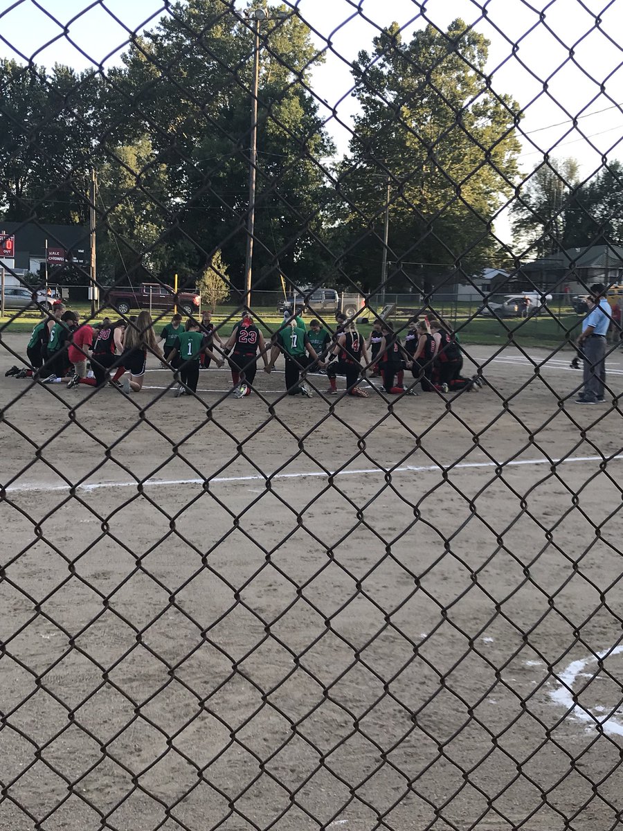 TA_Dragons's tweet photo. Small town values! Great display of sportsmanship! https://t.co/jr9IQiQZcT