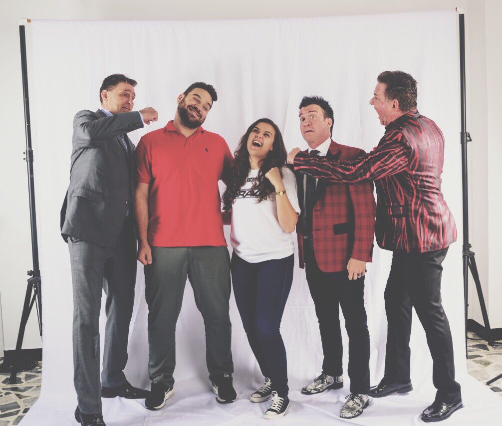 raissagtsilva's tweet photo. Behind the scenes with the best broadcast team at #BraveCF15 in Colombia 🇨🇴 We work hard but we have fun! #Colombia #BraveCF #BTS https://t.co/n1mJRGDSp1