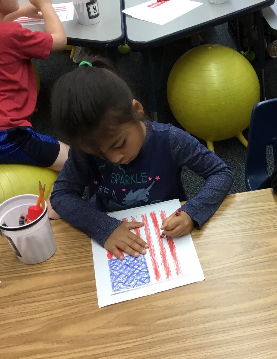 RoxieBrensing's tweet photo. Preparing thank you notes for our Hero lunch today with Mission Police and Fire department first responders. @rushtonpta @Rushton5121 #missionrocks https://t.co/iwffeyZIgX