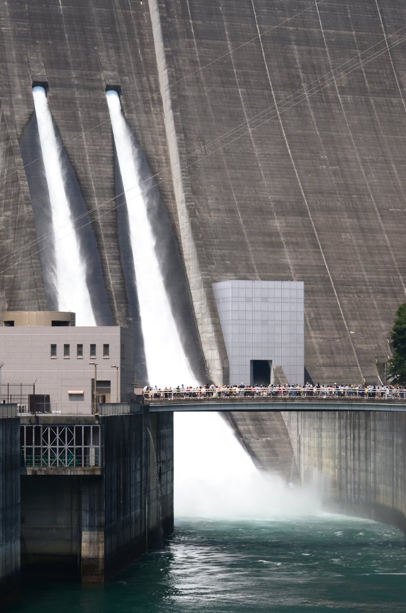 県立あいかわ公園 على تويتر 宮ヶ瀬ダム観光放流 本日は観光放流 です 11時と14時の二回 本日は愛ちゃん号はお休みのためマイクロバスが出ています 涼しくなってきましたので ダムまで約900m 途中で石小屋ダムを眺めながらのんびり歩くのもお勧めです