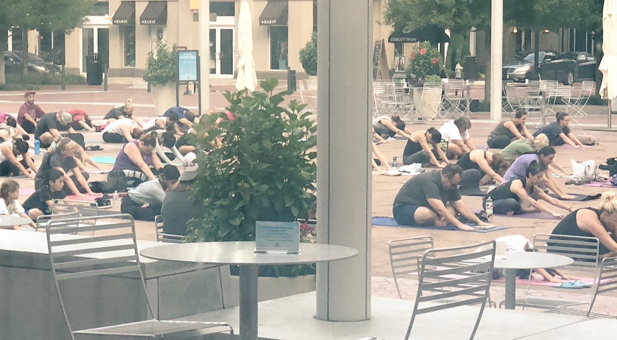 shayneholl's tweet image. Folks bowing in Fort Worth as I play @KoeWetzel. He’s a pretty big deal.