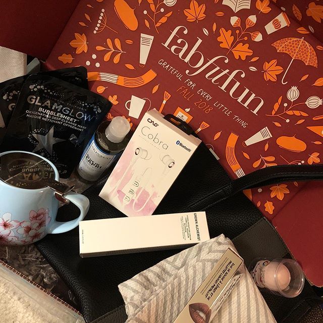 Daisyforyou's tweet image. My Fall @fabfitfun box is incredible! $375.00 worth of stuff for $50.00! Want to get in on the winter box? Click the link in my profile to get $10.00 off! 
#fabfitfun #fabfitfunfallbox ift.tt/2x3U7ck