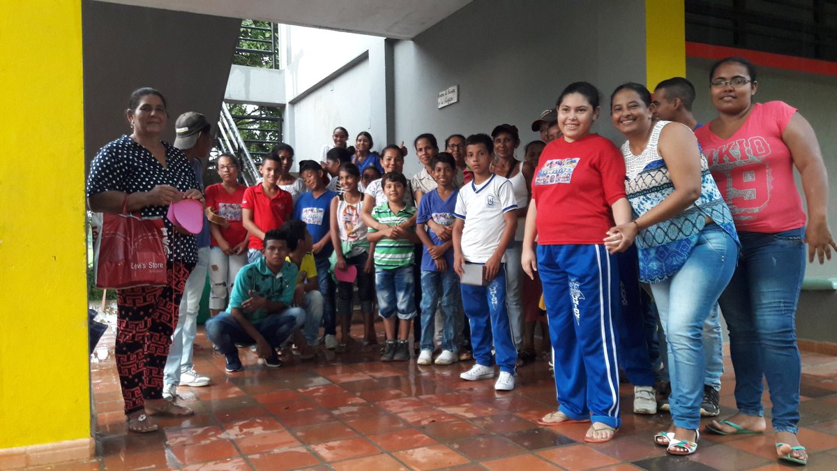 LuzStella0105's tweet photo. P.Pedagogía Inclusiva de la I.E. La Unión en act. Complementarias en compañia de sus padres. Mostrando interés y apoyo a sus hijos.@SEMLORICA1 @fainrase @urueta1981 @Kergue16 
@CalaoJulio 
@WillianFreiles https://t.co/fxL8IJ986P