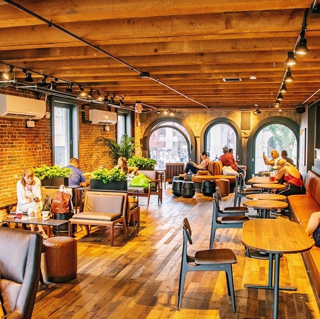 Warm up and stay dry in Faneuil Hall’s newest coffee hot spot! . . . Starbucks’s two level cafe is now open in North Market blog.faneuilhallmarketplace.com/things-to-do-b…