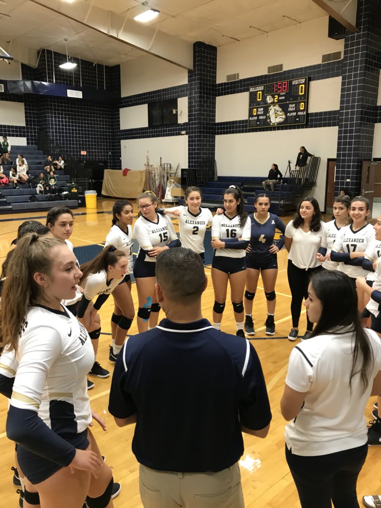 Lady Dawgs doing some work against Nixon👊🏾 @JBAPrincipal @gcardenasahsad1 @coachsalinasUS #buildingchampions #prideofthenorthside #grindtimenow #bleacherdawgs #ahscheerleaders