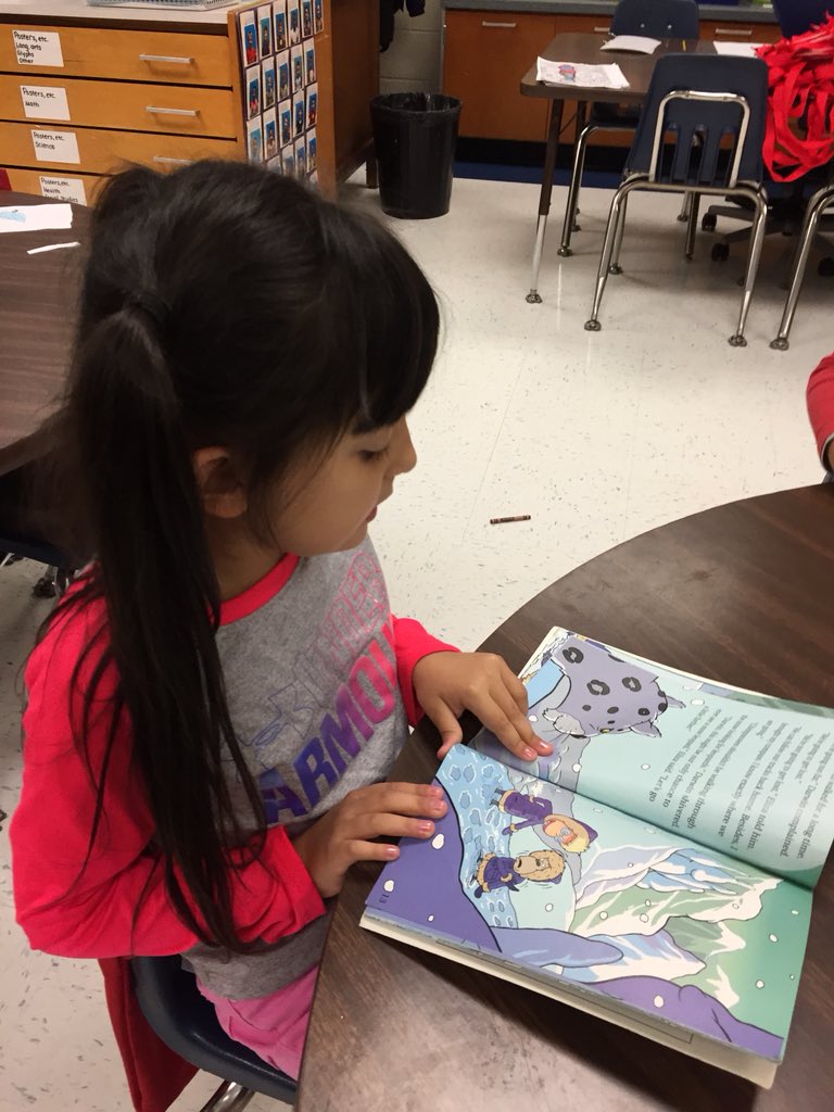 SharonNokovich's tweet photo. Look at us reading the pictures! #3waystoread https://t.co/f2sj0KIVPg