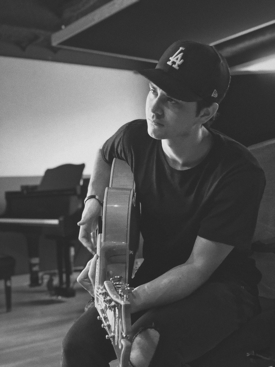 beforeyouexit's tweet image. october.