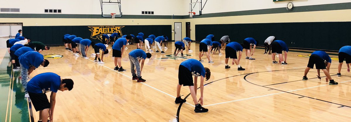 FallsPe's tweet photo. 100% dressed out &amp; stretching it out!  #loveinthefalls https://t.co/wk5bHwUzMI