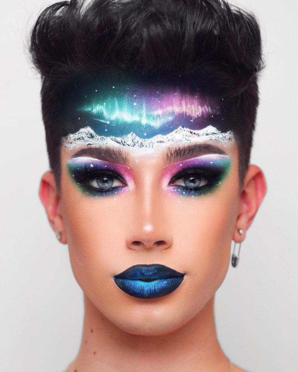 jamescharles's tweet photo. AURORA BOREALIS ❄️💞 https://t.co/AOg5ys584Y