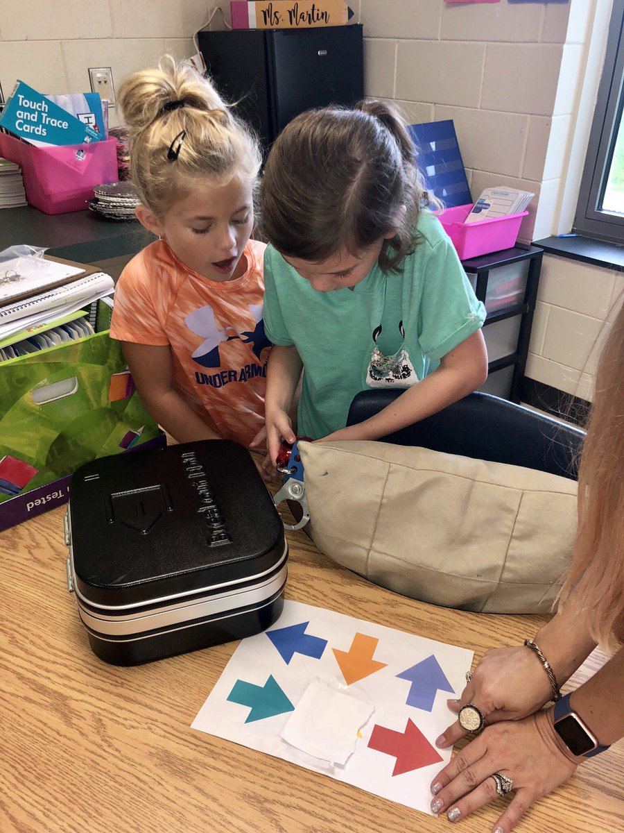 DrTHamm's tweet image. Second graders or Google Innovators...that moment of discovery!  Innovation, creativity, critical thinking, teamwork. #SCgraduate @GoogleForEdu @AndersonFive @a5disteam @pmitche1023 Ms. @morgamartin Class ROCKS! #vision5