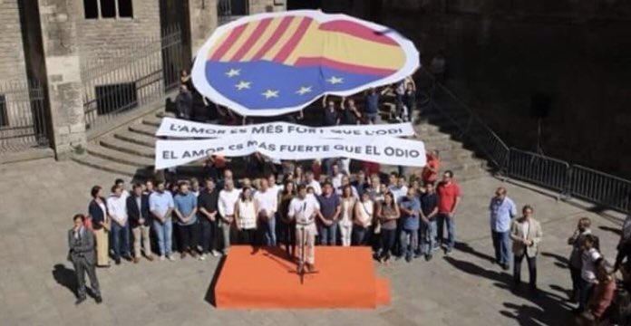 trasgucabron's tweet photo. Cuando estéis tristes, pensad en @CiudadanosCs en la Diada https://t.co/1saitXCivh