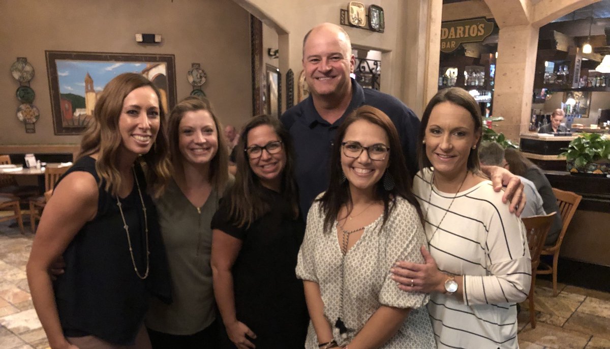 decooklions's tweet image. Nothing better than a successful Curriculum Night and then running into our amazing Superintendent at dinner! #HESKindMinds #CFISDforAll #CFISDSpirit