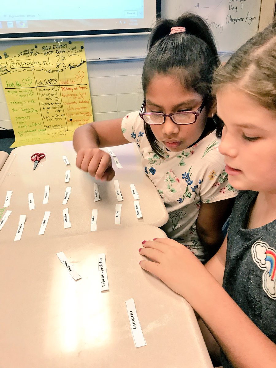 Sra_Harrold's tweet photo. Working hard on working with others. 👏🏽 🤗 📝 #collaborativereading #spanishlanguagedevelopment #northpride https://t.co/rFHBFui8ta