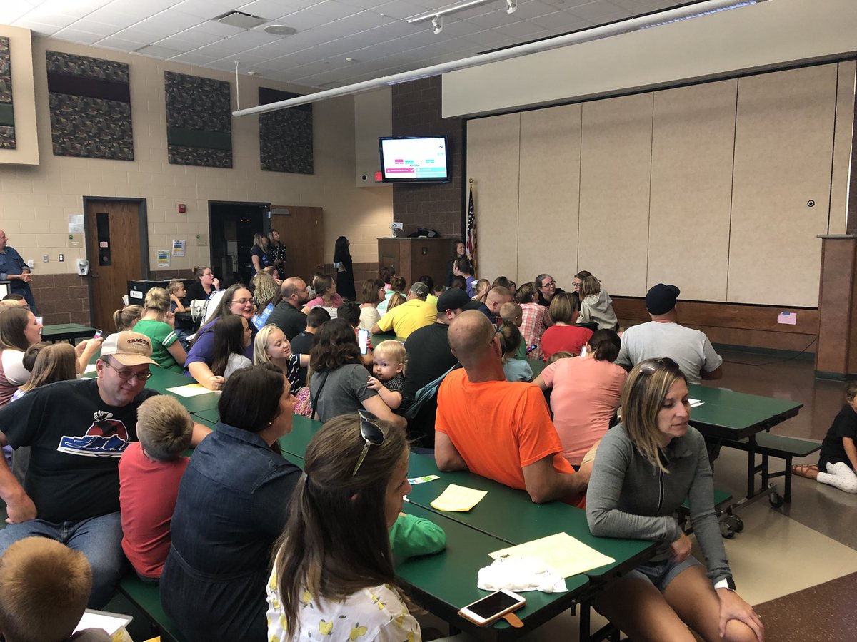 PDY_Schools's tweet photo. Another awesome Family Reading Night in the books! Thank you to the staff who work hard to make this event possible, and thank you to all the families who spent their evening with us. #RaceIntoReading #WeArePDY https://t.co/GXDgEPlGdf