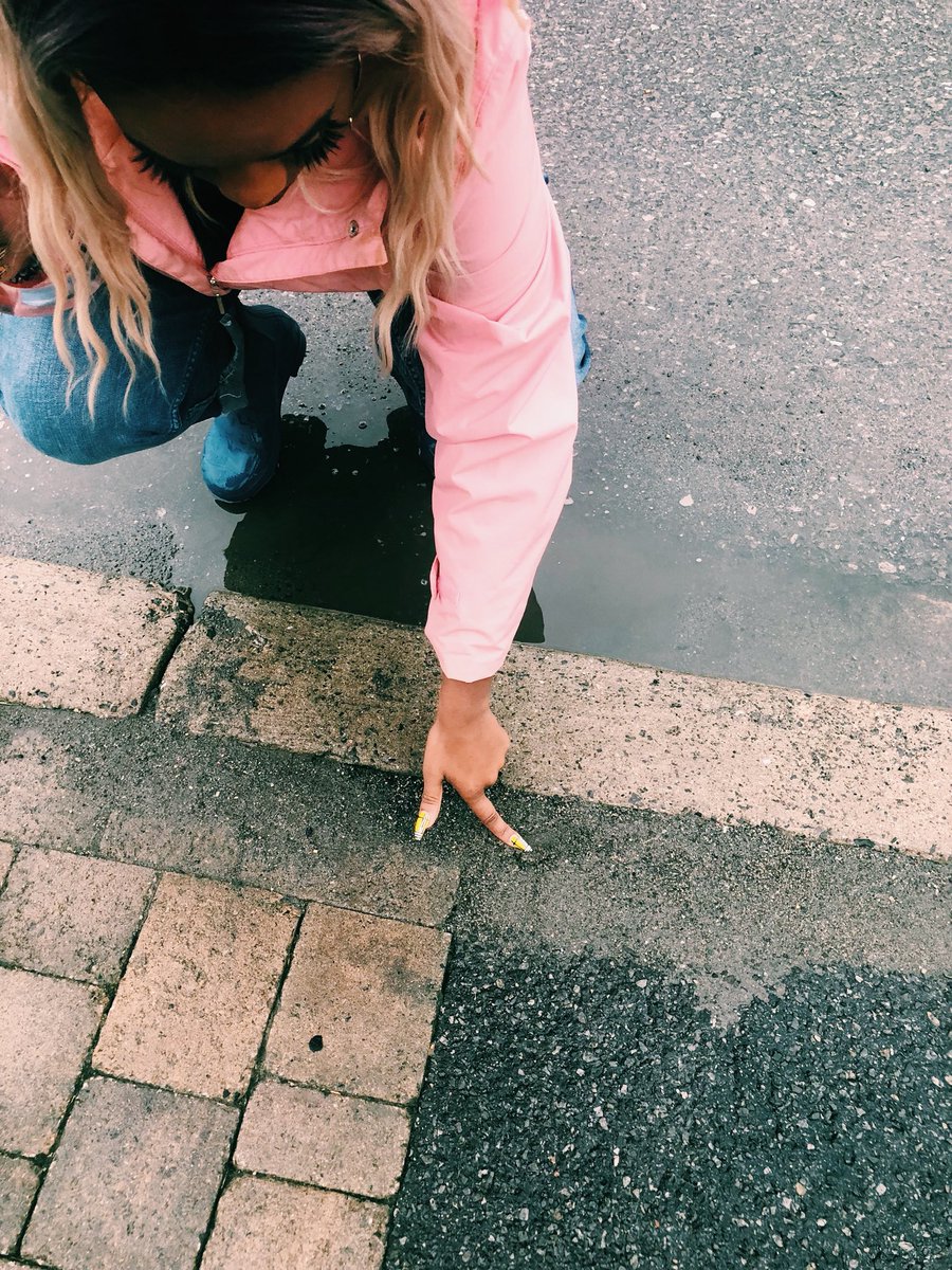 Miss_MillerOCSB's tweet image. Reminiscing - One of my favourite childhood memories #Rainplay #PuddleJumping #Mudpies #Worms #NAT4352