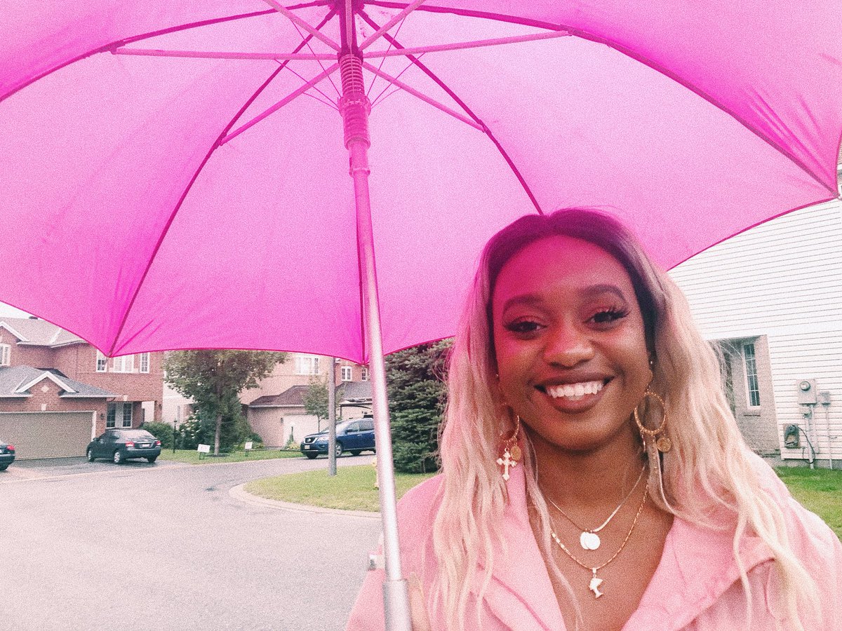 Miss_MillerOCSB's tweet image. Reminiscing - One of my favourite childhood memories #Rainplay #PuddleJumping #Mudpies #Worms #NAT4352