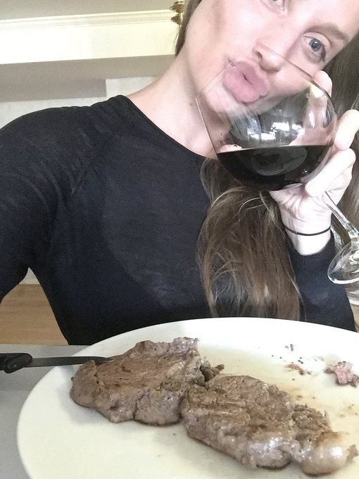 🥩🍷 https://t.co/D92NWhfkjk