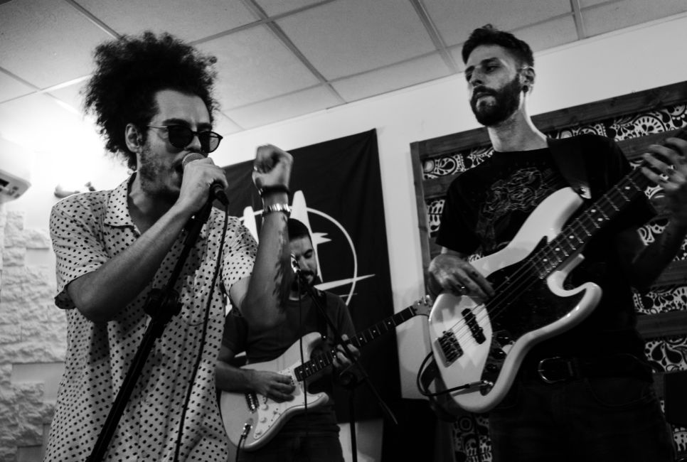 RapologiaIT's tweet photo. "Blues di Mezzogiorno" di Davide Shorty con i Funk Shui Project, è online! - https://t.co/a6wijFberG #BluesDiMezzogiorno #DavideShorty #FunkShuiProject #MacroBeats #MacroBeatsRecords #TerapiaDiGruppo @davideshorty @funkshuiproject https://t.co/3RJL8g5xRR