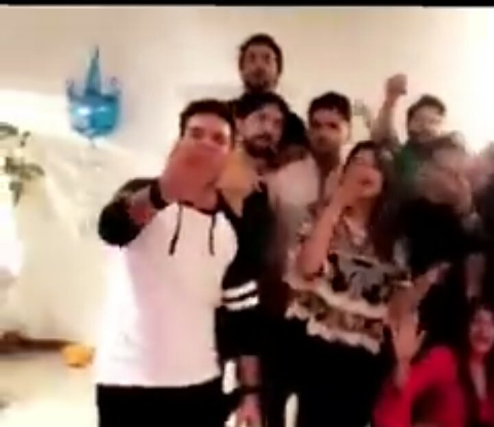 queenspeakss's tweet photo. I didn't know,I'm too much happy to c zain with #poonjay 🌚🌚☺☺
#AdiZa too on line nxt to them in relationship🙊 https://t.co/6ZyTVM3ve5