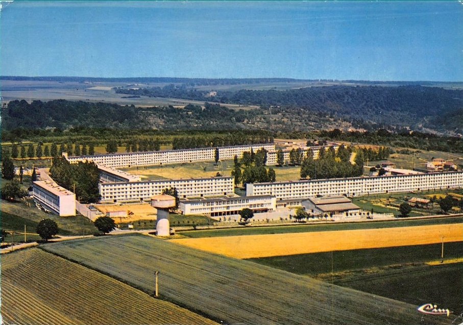 renaud_epstein's tweet photo. Un jour, une ZUP, une carte postale : Cité Canadienne (Longuyon) https://t.co/CSC8Mpcr9O