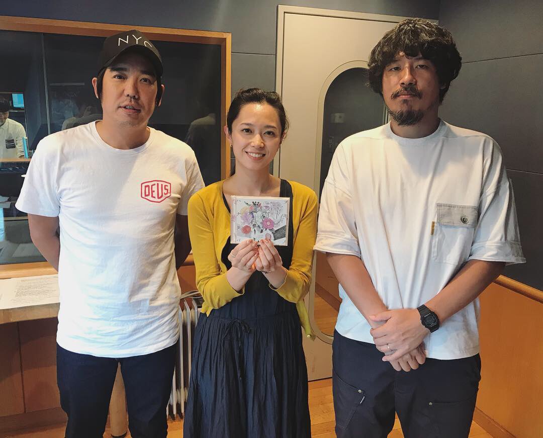 ট ইট র Lovely Day ゲストにはスキマスイッチの大橋卓弥さんと常田真太郎さんをお迎えしました ニューアルバム スキマノハナタバ Love Song Selection 曲ごとに異なった花があしらわれた歌詞カードはカスタムジャケット仕様となっています 大切な方へ ট ইট র Lovely Day ゲストにはスキマスイッチの大橋卓弥さんと常田真太郎さんをお迎えしました ニューアルバム スキマノハナタバ Love Song Selection 曲ごとに異なった花があしらわれた歌詞カードはカスタムジャケット仕様となっています 大切な方へ