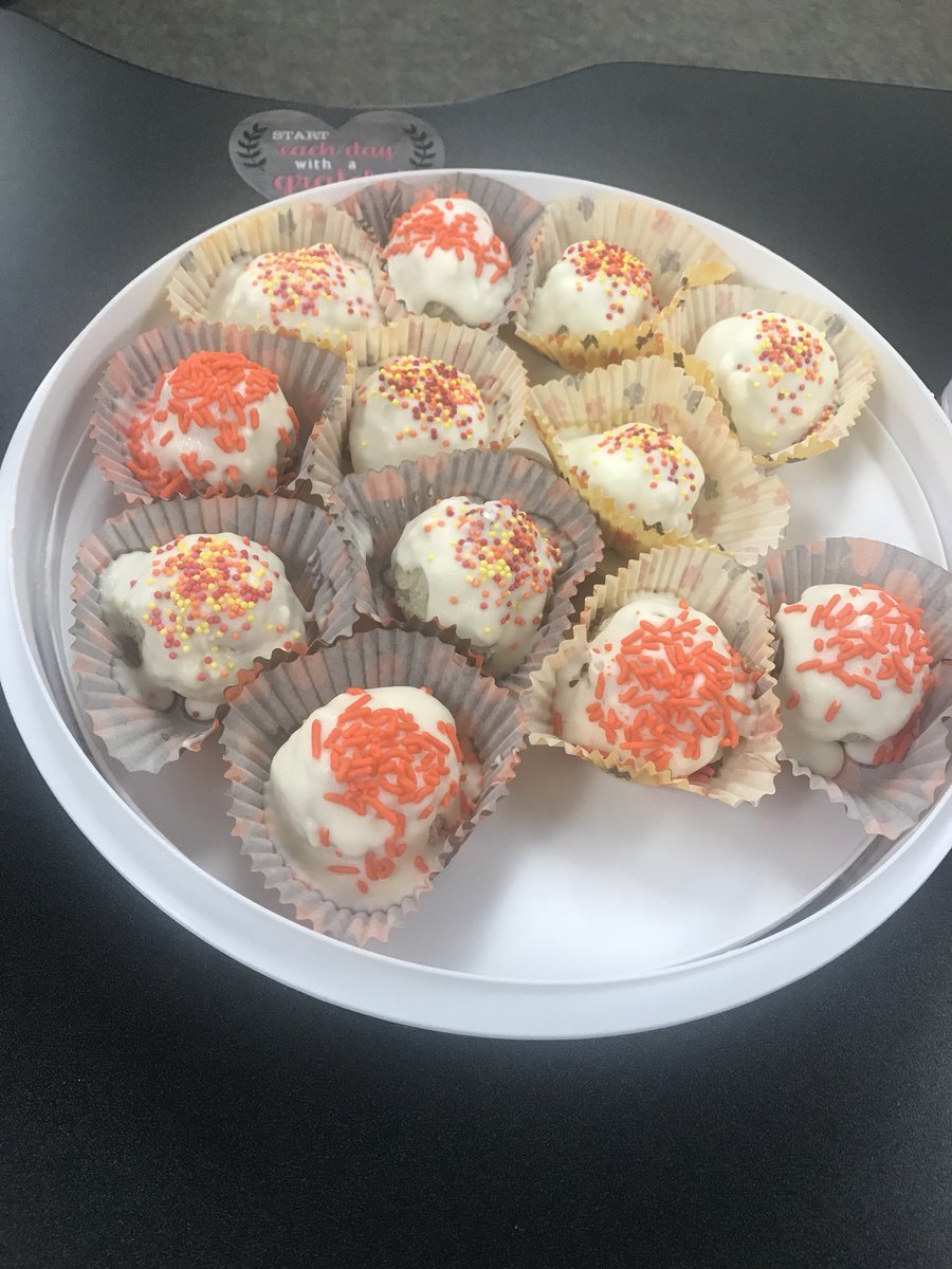 CatBurcham14's tweet photo. Glad to hang with awesome students and families and hang out at #Klein5 community night! It was a nice might! Didn’t get many pics! Oh and we had cake balls https://t.co/DOh7b9zUgE