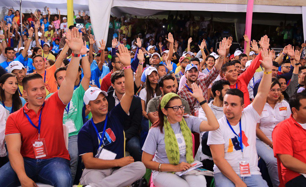 Felicito a los 1.577 delegados y delegadas del III Congreso de la <a href="/JuventudPSUV/">Juventud PSUV</a>. Sus debates han sido productivos y para seguir madurando las ideas y propuestas de cara al futuro, extiendo sus deliberaciones hasta el 31 de diciembre. ¡Qué viva la Juventud Chavista y Bolivariana!