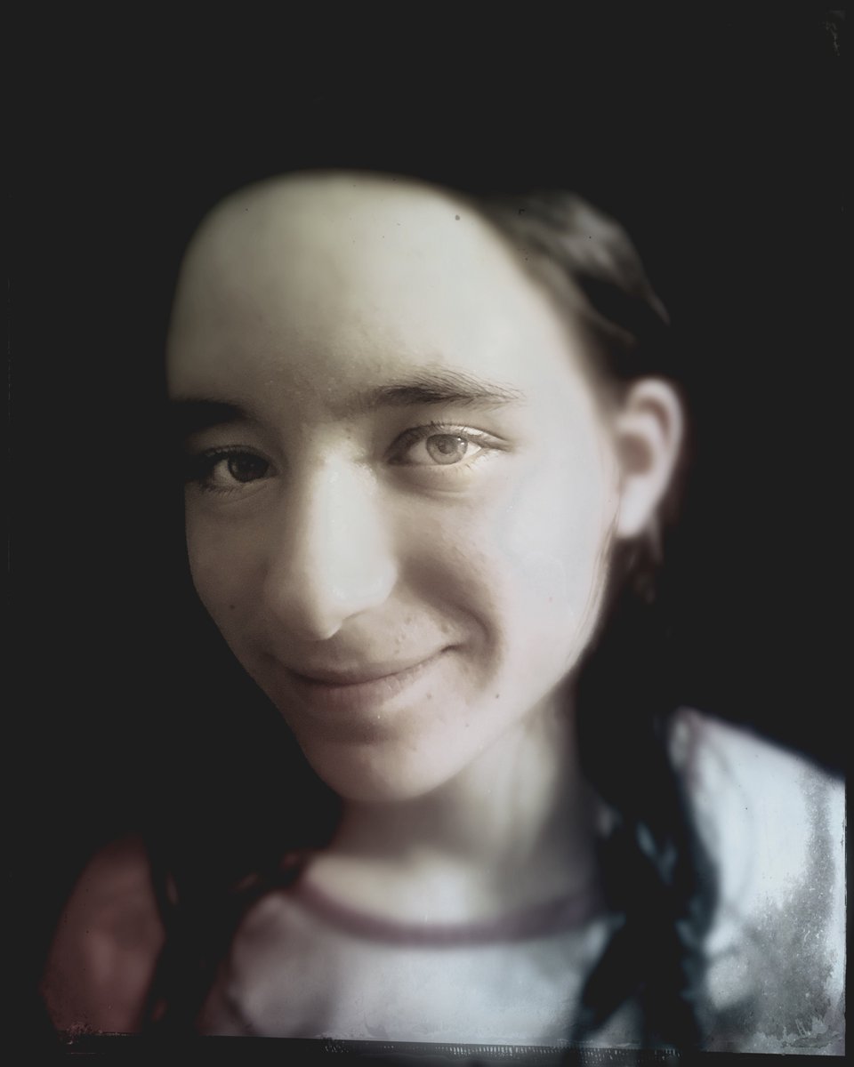 eslieber's tweet photo. Isabele 254/365 #Hipstamatic #Tinto1884 #CTypePlate #CadetBlueGel https://t.co/jozy3GXTh5