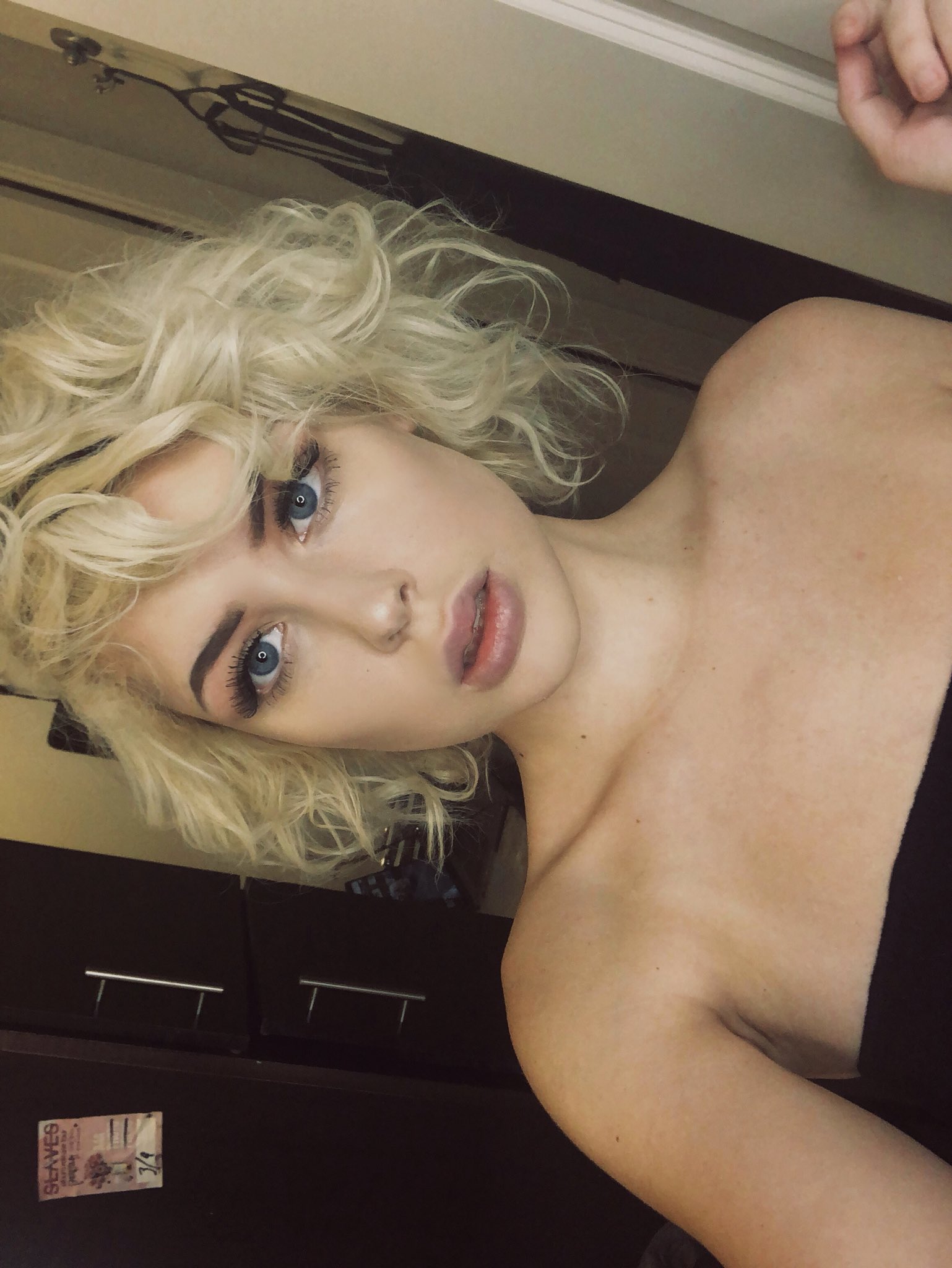 Taylor Nicole Dean on Twitter: "I feel naked without lipstick https://t