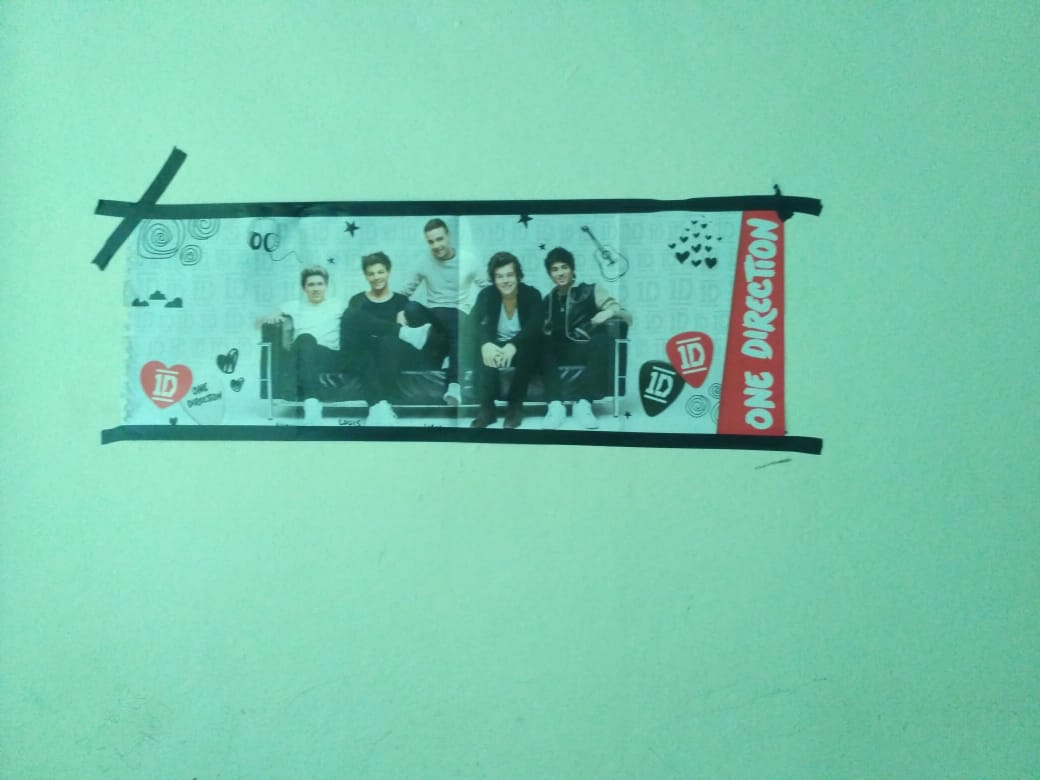 Alexisazul132's tweet photo. Decoraciones para la mejor fila del salon brgas, Zayn es el más chido https://t.co/Aui8nQtMKT