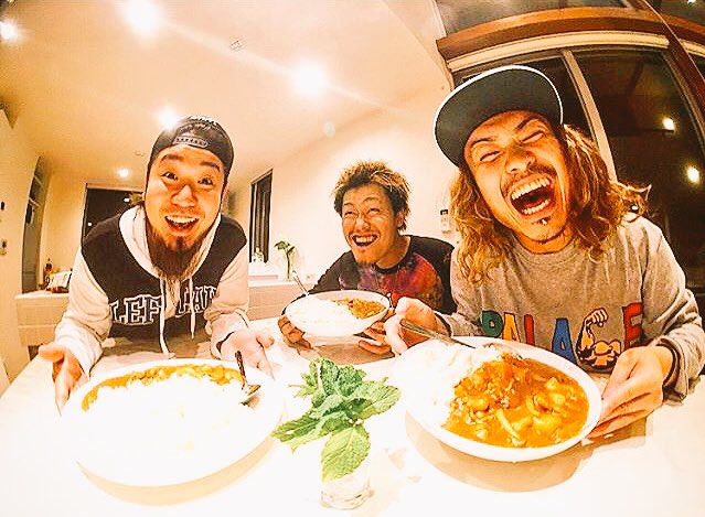 Rara カレーを前にしてこんな笑顔になれる30代いますか 可愛かな お昼ごはん何にしよう Wanima