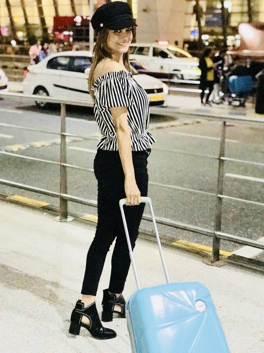 DrLilly7's tweet photo. Good Morning Abu Thabi
Bharat mata ki jai ๐ฎ๐ณ
Beginning of my finale days fr Haut monde Mrs India worldwide, Greece ๐ฌ๐ท calling
#HautMondeMrsIndia #Season8 #ChapterBegins
#GoSlowButDontStop #OOTD #CrownChasers. #BharatKBhramar #PeagentReady
#SylvieRodgers https://t.co/55g5gH2lDr