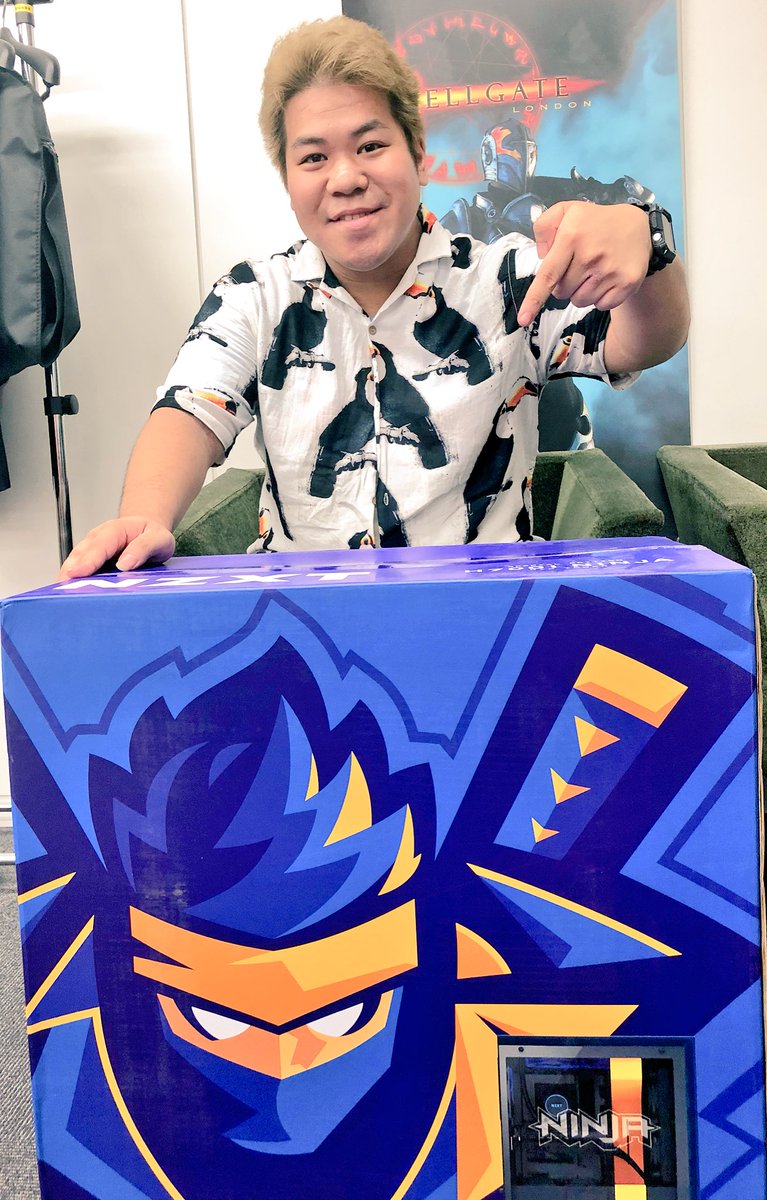 kosuke_saiore's tweet photo. #FORTNITE  でおなじみNinja(@Ninja )モデルのPCケースを特別に見せてもらいました！やっぱり本物は違うね！

これ使ったら俺もJAPANESE NINJAになれるかな？！

#フォートナイト

詳しくはこちら↓
https://t.co/nvuXaNLU9t https://t.co/PbYmZ915Kh