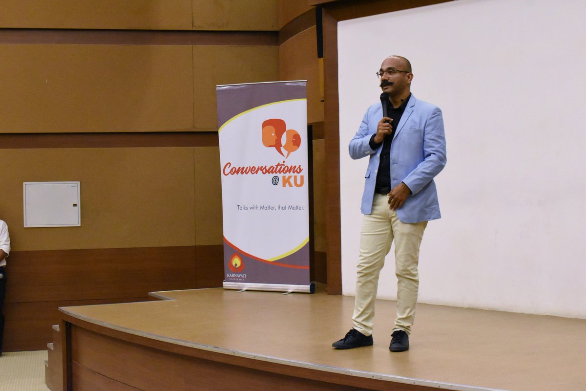 karnavati_uni's tweet image. Bigg Boss Narrator, Vijay V Singh interacted with students of Karnavati University on 11th September 2018, as part of the interactive series, Conversations@KU. #ConversationsatKU #VoiceModulation #KU #KarnavatiUniversity