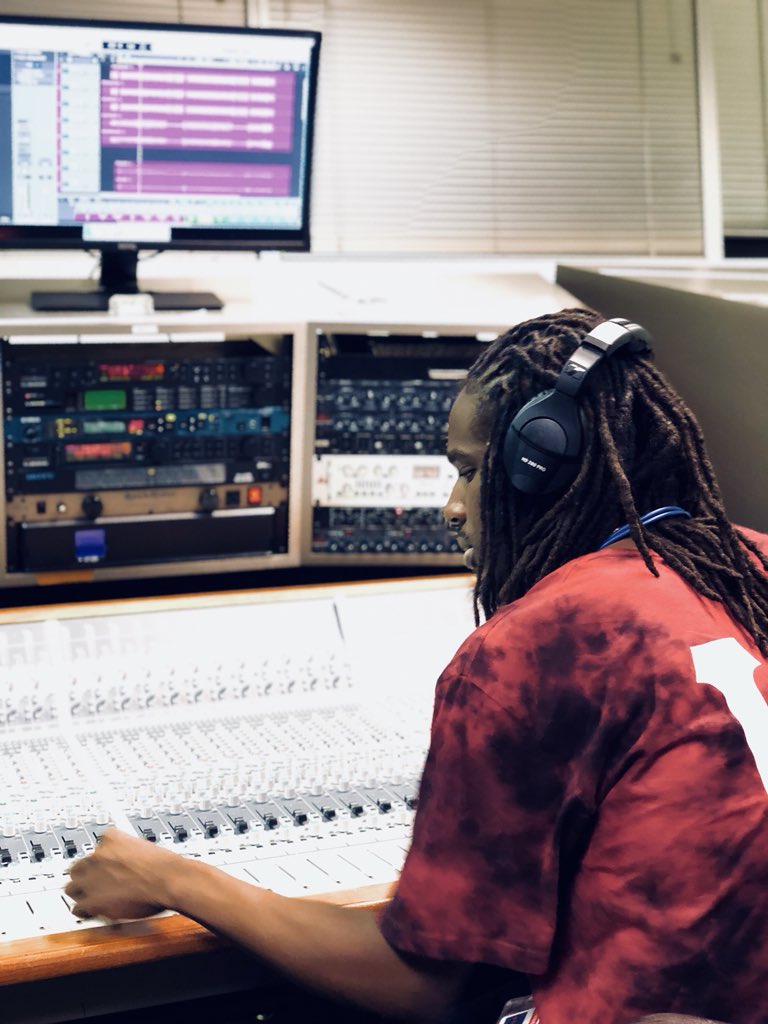 iAmMaine_wav's tweet image. Gotta Get The Perfect Mix 🎚🎛🎚#RecordingArts #FullSailUniversity #SoundEngineering