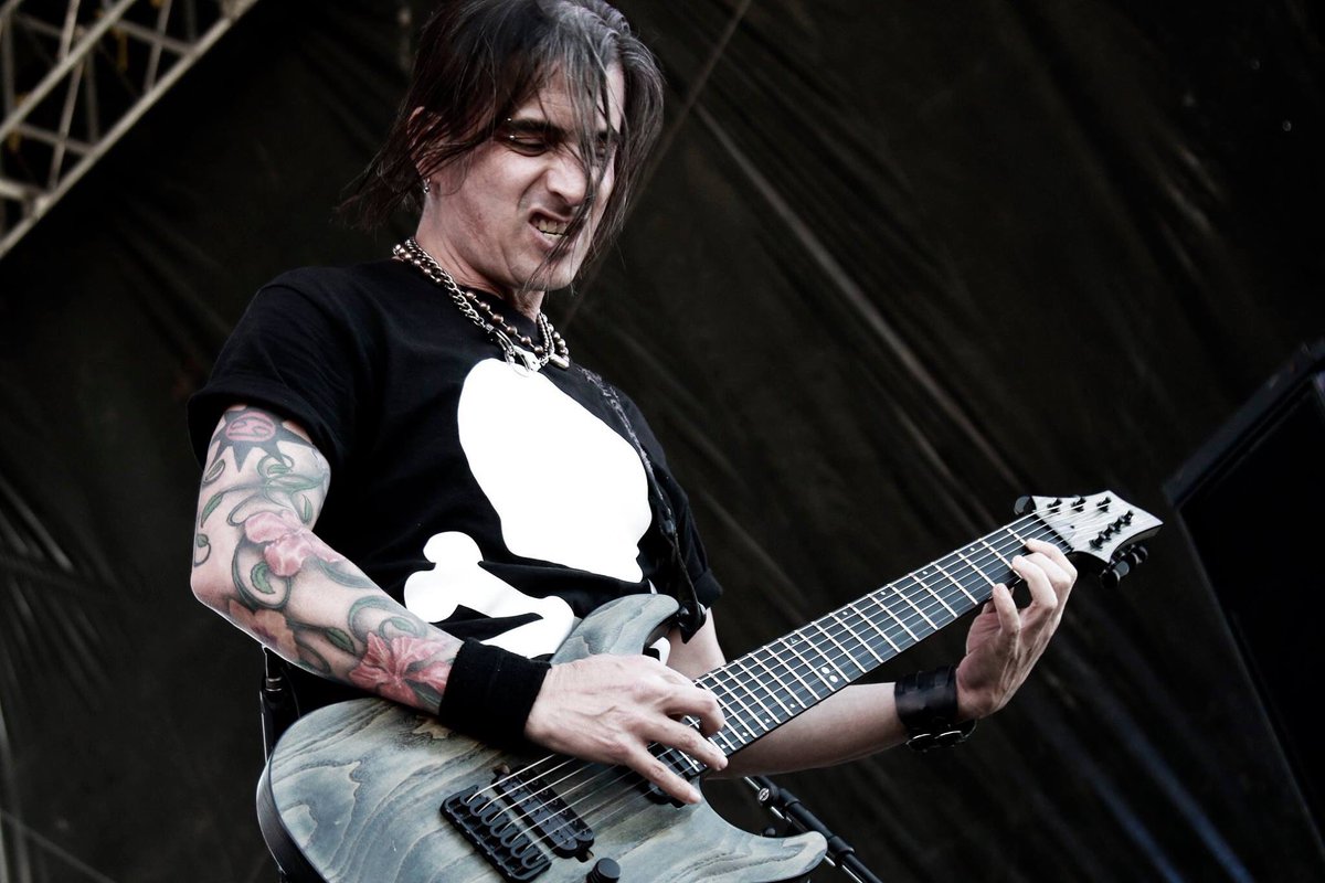 Attitude

#livepic #show #tour #qbo #rock #alternative #metal #schecter #apocalypse #tonioruiz