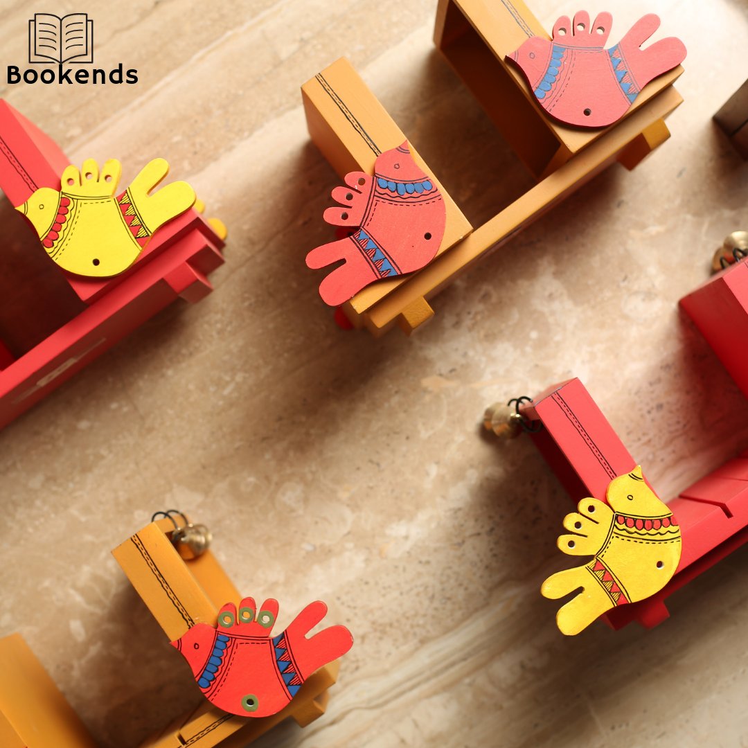 exclusivelane's tweet photo. Organize your books with our latest collection of bookends, handcrafted with love by the artisans of India. Handcrafted in wood and painted in warm shades, the quirky designs are surely going to add elegance to the corners of your living space. Visit https://t.co/FxDDZSBS1s https://t.co/WeqT6o5Js5
