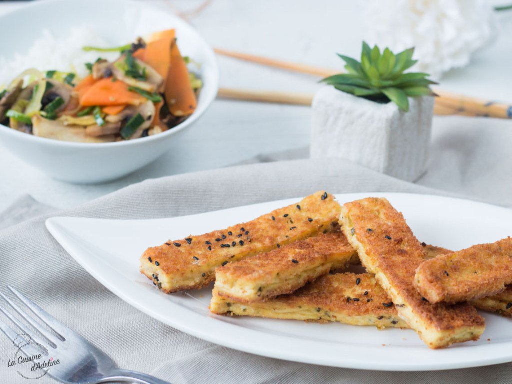 Le tofu, vous connaissez? Vous y avez déjà goûté? Cette recette de bâtonnets de tofu panés pourrait vous plaire : idéal pour accompagner un wok ! :-) adeline-cuisine.fr/recettes/baton…