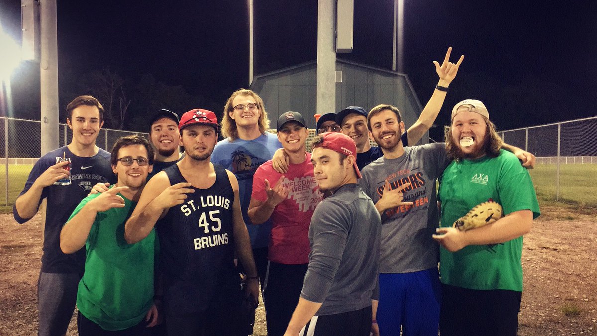 lambdachi_usi's tweet photo. Win or lose, we still boooo-st one another’s confidence because that’s what’s important 🤙🏻 Our boys are up and at ‘em in Intramurals! https://t.co/IDh7XnNFSs