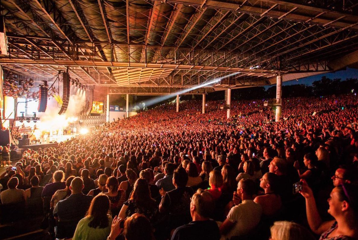 LindseyStirling's tweet photo. Thank you so so much to the 334,026 of you that came out to watch the show. I know that there are a million places for your time and money to go and it means the world to me that you chose to make us part of your life. I hope you felt from the stage just how much I love you. https://t.co/lfQLTLwIiR