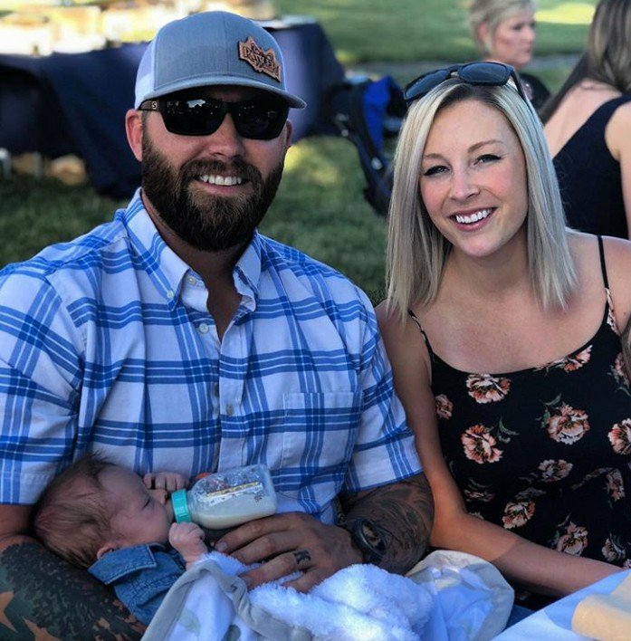 If i remember the old times it breaks 💘💔💔 my heart