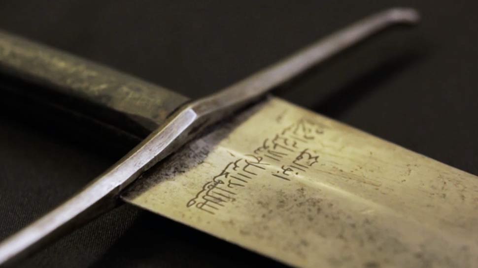 SlaysWithSword's tweet image. I have to protect a Key that looks like a ferret and got a new Watcher who keeps pining after some blondehead.

My life sucks, but my sword is shiny.

Part of @KeyReloaded and @BuffyReloaded

Medieval Faith AU

#CuppyRP