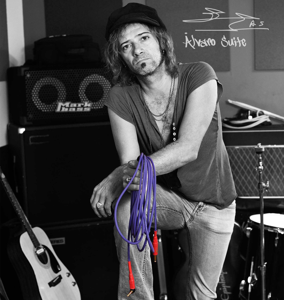 UroCables's tweet photo. Cable de instrumento Signature Alvaro Suite. La más alta calidad, sistema Silent Plug, cambia de guitarra sobre el escenario mil y una veces, sin hacer ningún ruido. Y una estética única, brillante y viva. Ya disponible en nuestra web https://t.co/Keg4cmqp0A https://t.co/W3wSqOYXzJ