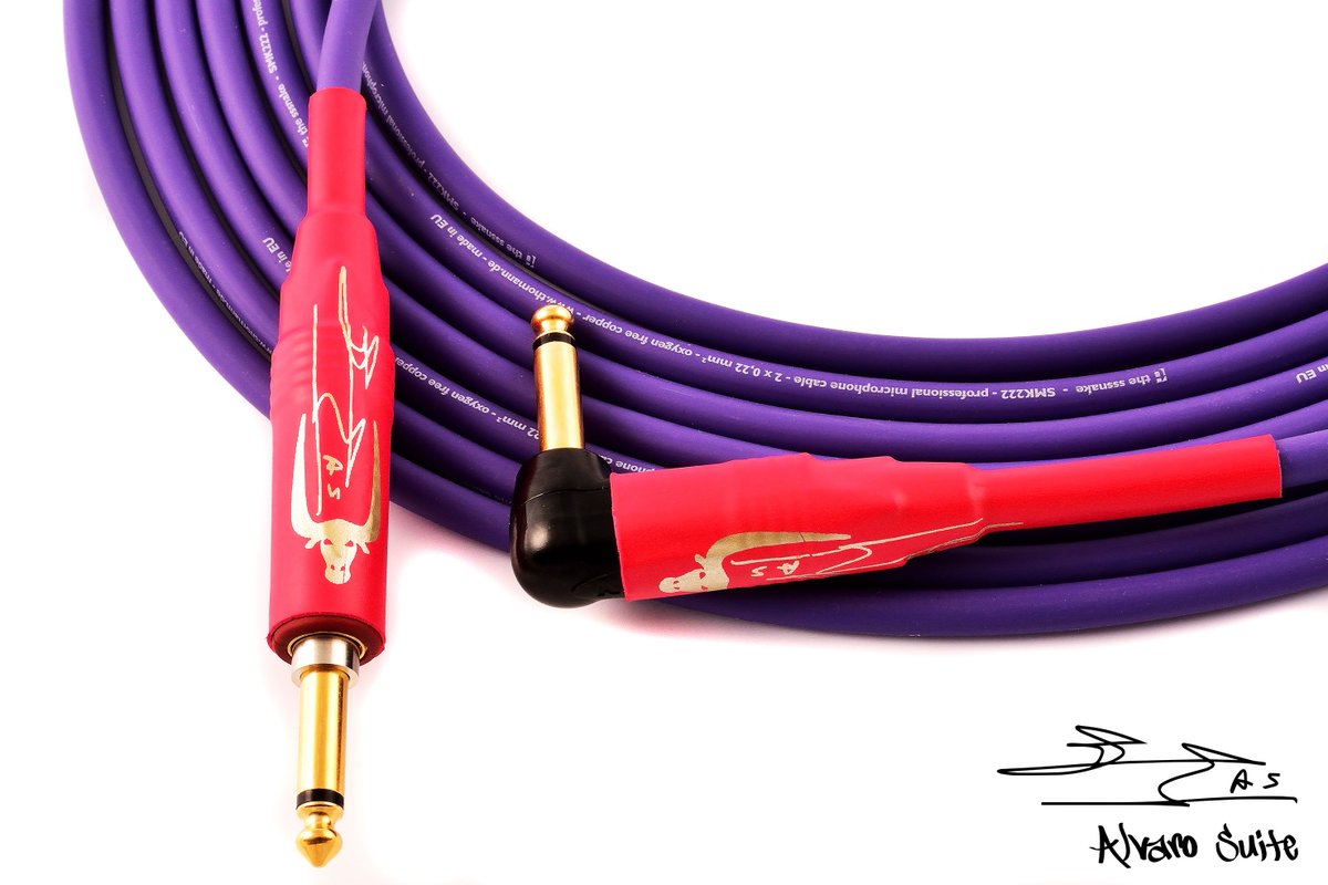 UroCables's tweet photo. Cable de instrumento Signature Alvaro Suite. La más alta calidad, sistema Silent Plug, cambia de guitarra sobre el escenario mil y una veces, sin hacer ningún ruido. Y una estética única, brillante y viva. Ya disponible en nuestra web https://t.co/Keg4cmqp0A https://t.co/W3wSqOYXzJ