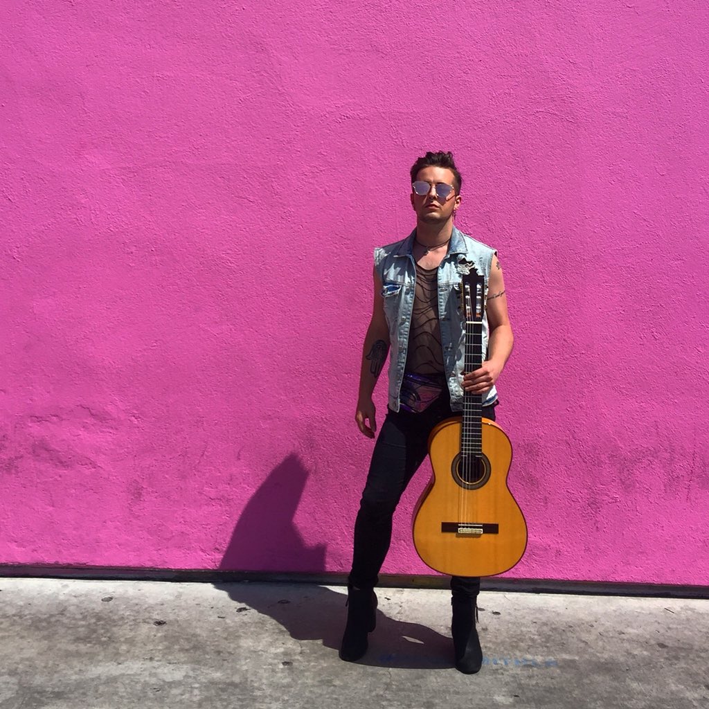 🌸 LA Living 🌸 #flamenco #barcelona #pinkwall #LA