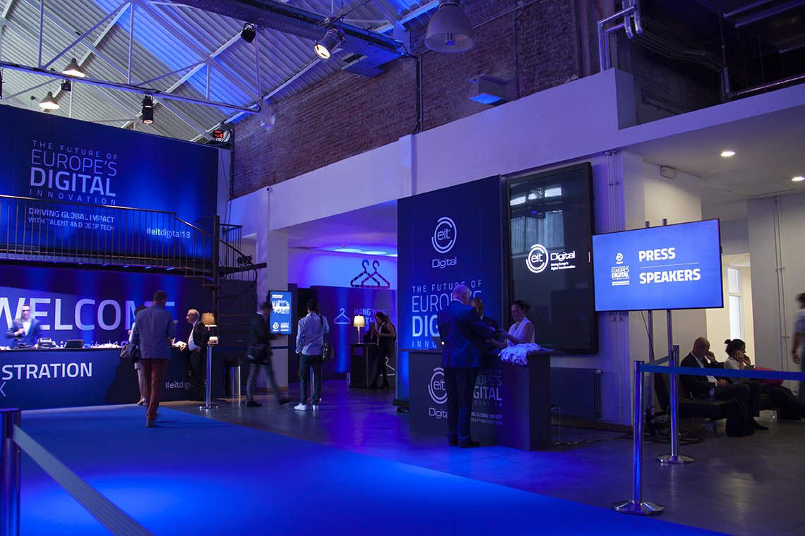 novidAV's tweet photo. Check out our 16x3 meter projected screen at @EIT_Digital in @TheEggBrussels. Our Novid coolers, 50x 40" screens and digital signage make the EIP brand a complete visual experience. Thank you @OfCores for choosing us as your AV partner and #makingexperiencesreal with us! https://t.co/iNk7aKHBW9