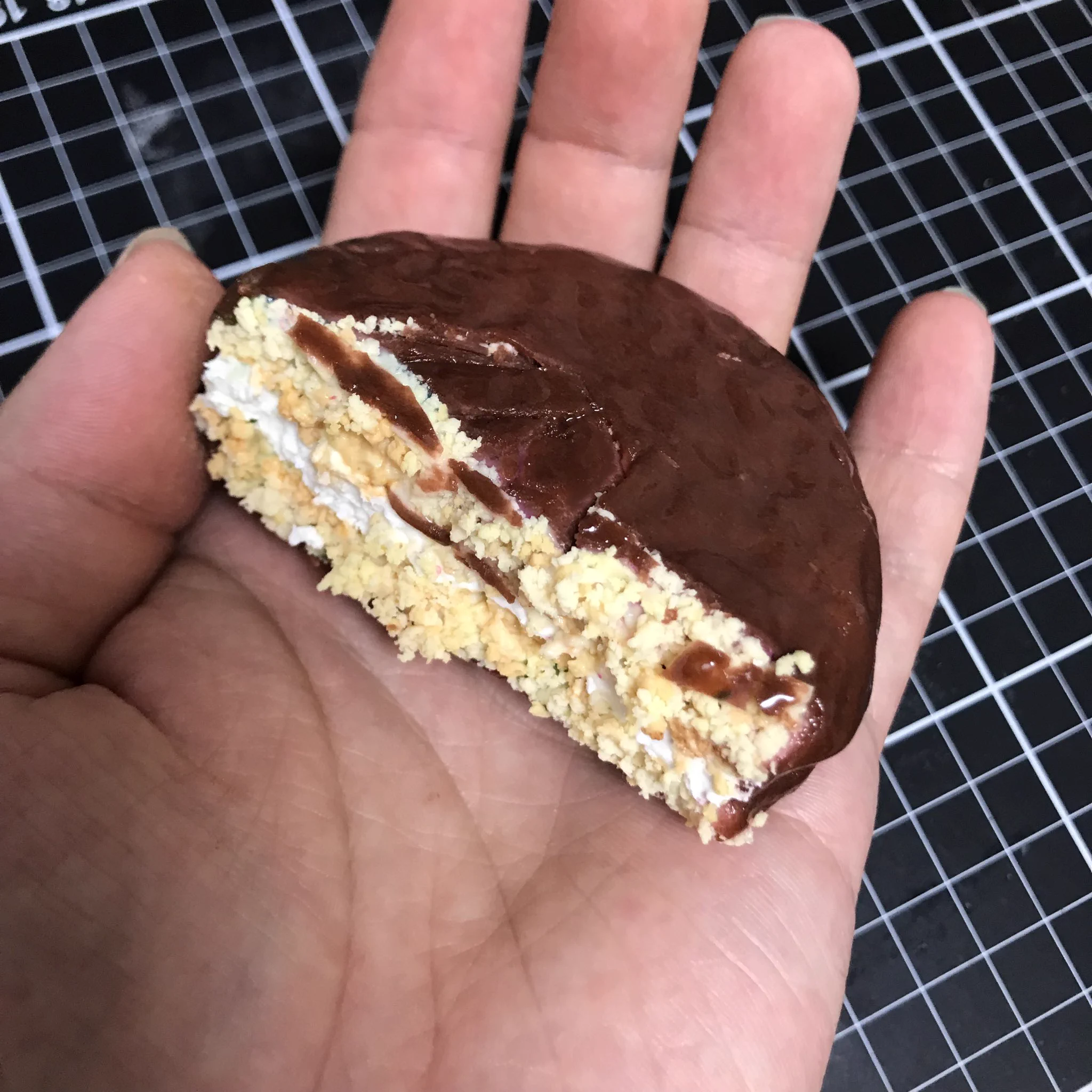 うーん、わからない。。リアルすぎて、小麦粉粘土に見えないのは私だけ？