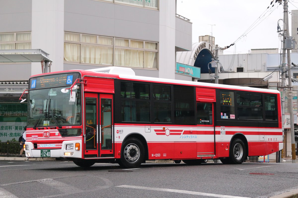 こときん 京阪バス N 1263 2pg Mp38fm 滋賀0か12 40 先日投入された大津の新車 大阪地区に日野が入ってたので今年は新車あるとしたらjバス と思っていたらまさかの2年半ぶりにまたふそう 京阪では初めての新規制mpですね 黒のホイールハブが良い